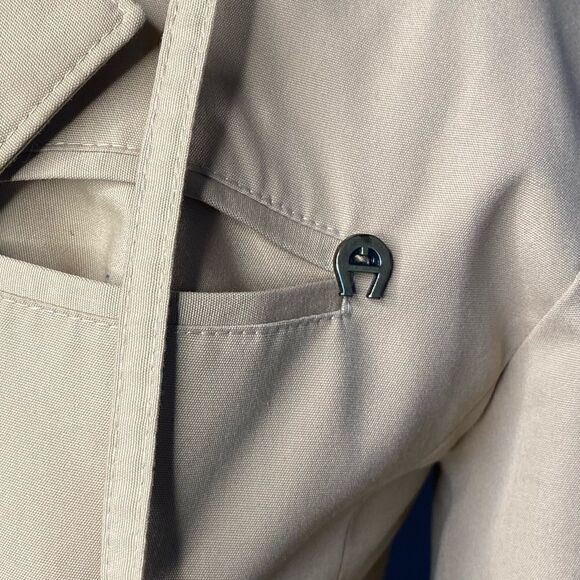 Vintage Etienne Aigner khaki trench coat with cinched waist hoodie and emblem - Picture 2 of 14